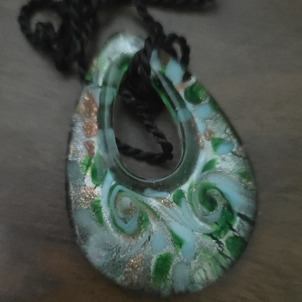 Elegant Green and Gold Swirl Pendant Necklace